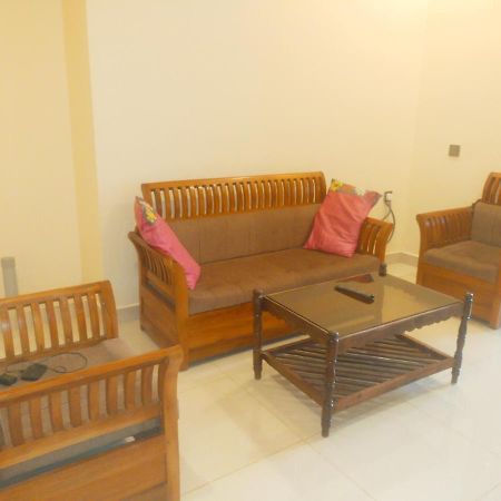 Two Bedroom House มาดิเครี ภายนอก รูปภาพ